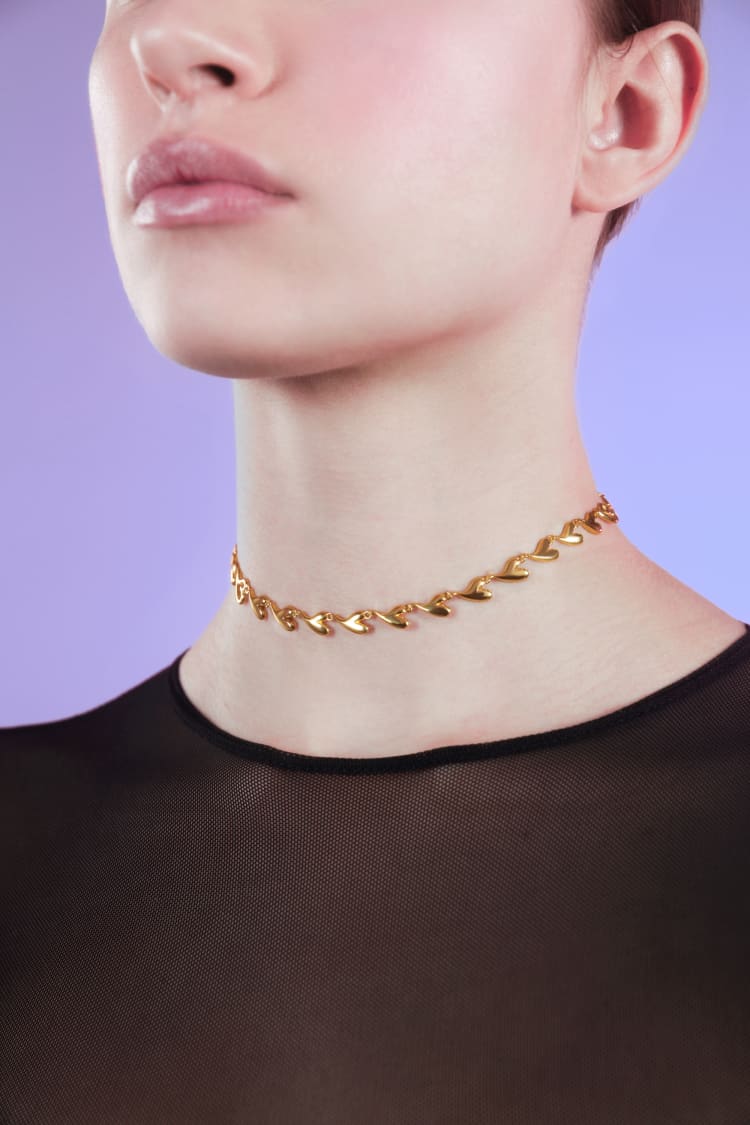 Choker a catena con cuore in oro
