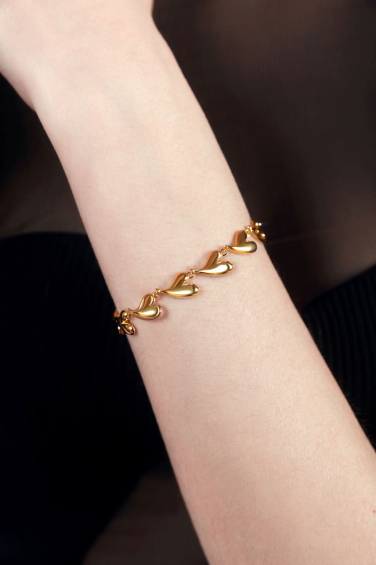 Bracciale in oro con cuore Love