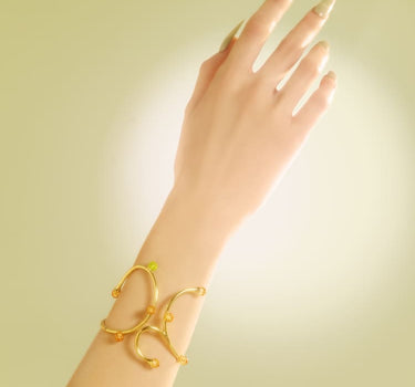 Goldene fette Armreif-Armband mit Opal- und Topas-Kristallen