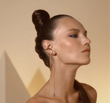 ユニークなゴールドイヤーカフ