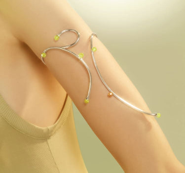 Bracciale da braccio in argento con cristalli di topazio e opale