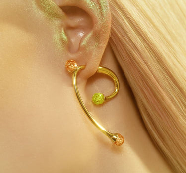 Goldene asymmetrische Ohrringe mit Opal- und Topas-Kristallen