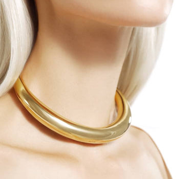 round minimalist choker necklace in gold