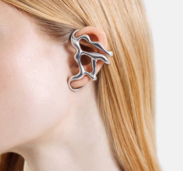 earcuff liquido in argento per l’intero orecchio