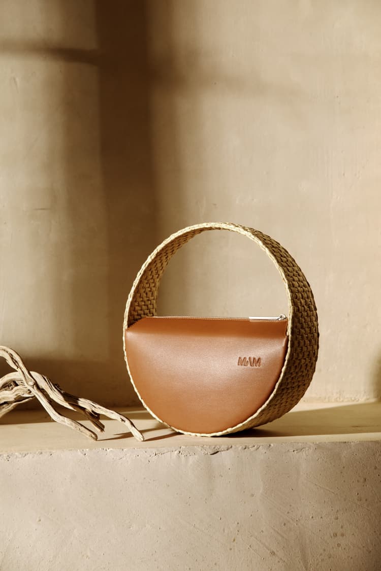 Bolso pequeño redondo de rafia