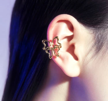 Goldener Ear Cuff mit Schmetterling