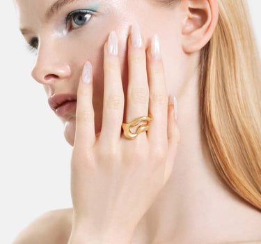anillo de forma libre de oro