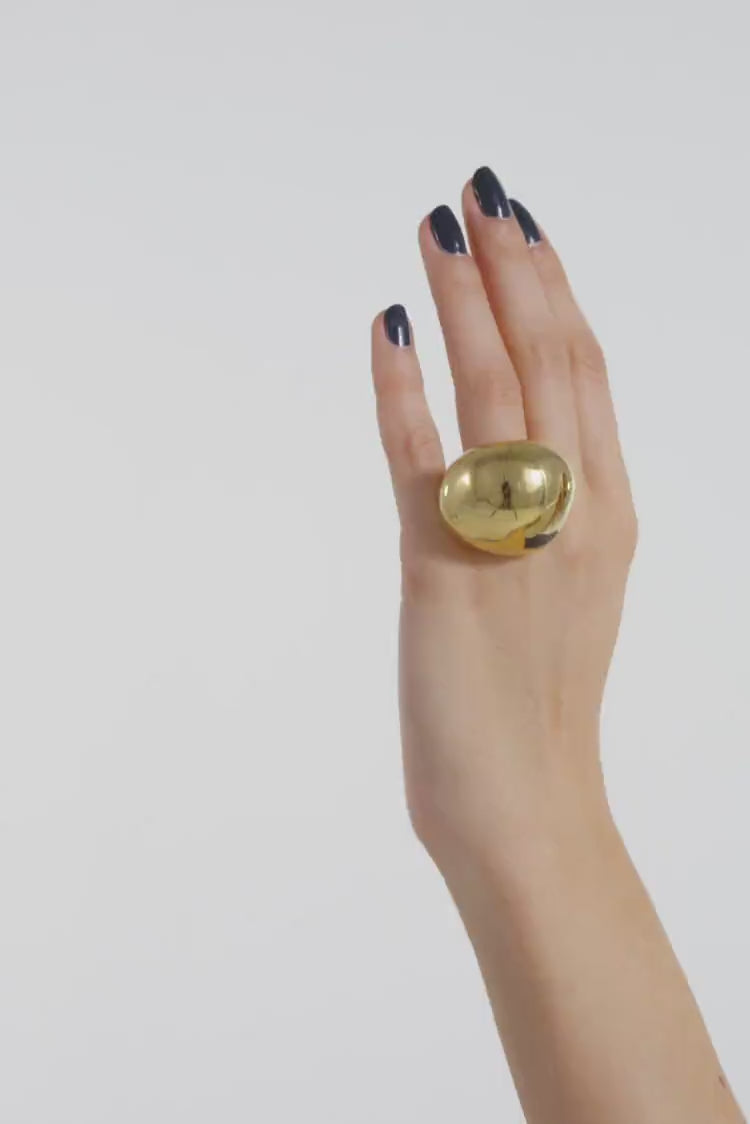 Goldener massiver Kugelring