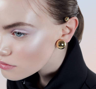 Circle ear cuff in 18K gold finish