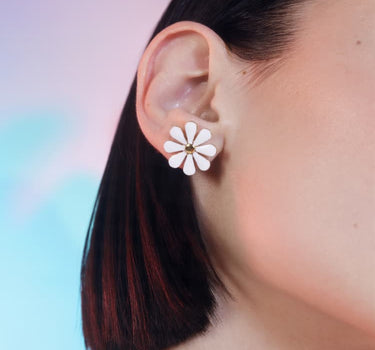 boucles d'oreilles puces fleur en blanc et or