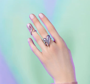 anillo de amor en forma de corazón en plata