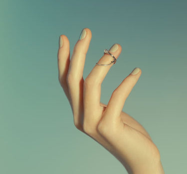 White quartz ring in silver