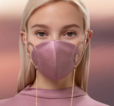 Pink mask in silk with rosegold chain