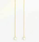 Long earrings in gold with pearl